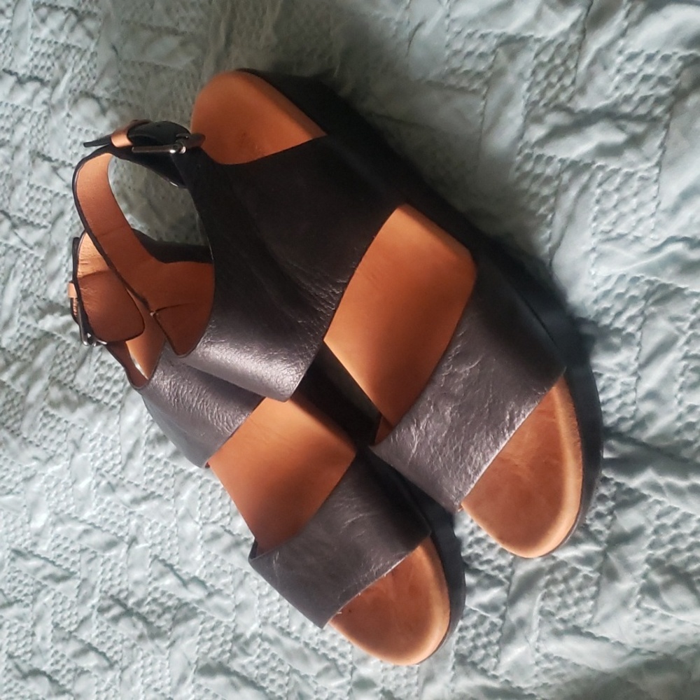 Gentle Souls by Kenneth Cole Women's Lori Platform Sandals Size 8.5
